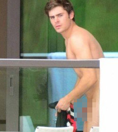 Zac Efron nude in Australia